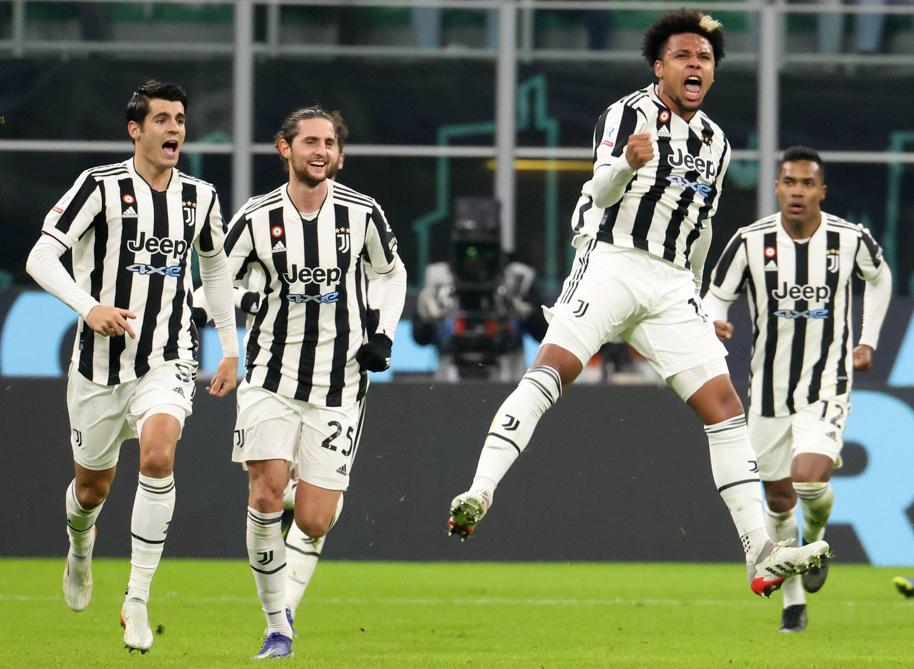 历年中超金靴：武磊34球傲视群雄，法比奥28球独享本赛季金靴（历届中超金靴盘点：武磊34球一骑绝尘，法比奥28球问鼎本季金靴）